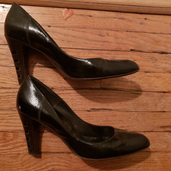 Designer Salvatore Ferragamo Black Patent Pumps Size 9.5 B - Picture 1 of 8
